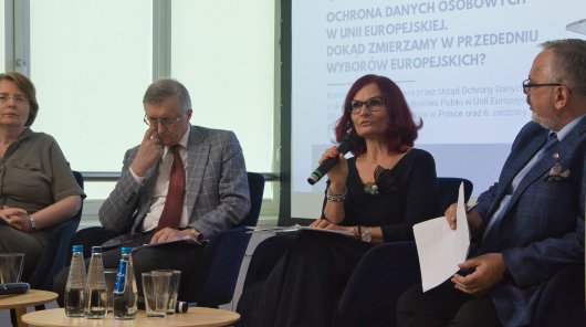 Zdjęcie uczestników konferencji „Ochrona danych osobowych w UE. Dokąd zmierzamy w przededniu wyborów europejskich?”