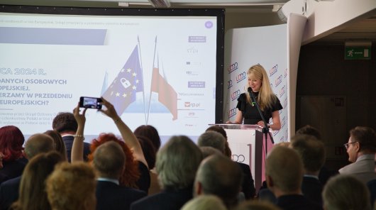 Zdjęcie uczestników konferencji „Ochrona danych osobowych w UE. Dokąd zmierzamy w przededniu wyborów europejskich?”