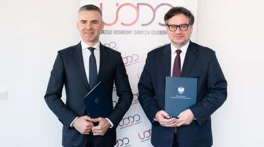 Zdjęcie Mirosław Wróblewski, prezes Urzędu Ochrony Danych Osobowych oraz Przemysław Rosati, prezes Naczelnej Rady Adwokackiej podpisali porozumienie o współpracy pomiędzy UODO a NRA.