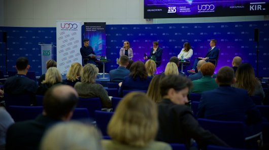 Zdjęcie z Konferencji „Nowe wyzwania prawne: Regulacje, zadania regulatorów i ochrona danych”