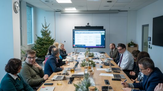 Zdjęcie ze spotkania Społecznego Zespołu Ekspertów przy Prezesie UODO i Grupy Roboczej ds. sztucznej inteligencji