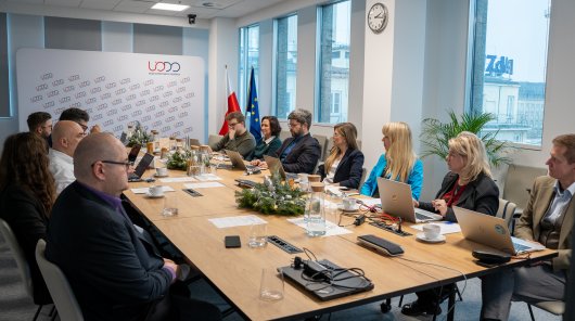 Zdjęcie ze spotkania Społecznego Zespołu Ekspertów przy Prezesie UODO i Grupy Roboczej ds. sztucznej inteligencji