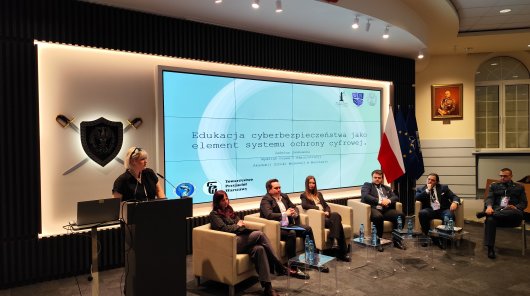 Zdjęcie II Konferencja Naukowa „Dzieci w sieci: jak zabezpieczyć naszą przyszłość?”, zorganizowana przez Wydział Prawa i Administracji Akademii Sztuki Wojennej w Warszawie.