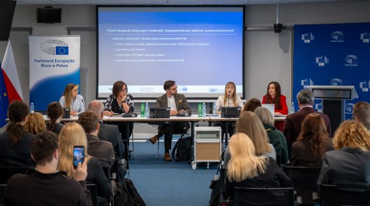 Zdjęcie z raportu Ośrodka Analizy Dezinformacji NASK-PIB dotyczącego mechanizmów zgłaszania treści dezinformacyjnych na platformach społecznościowych