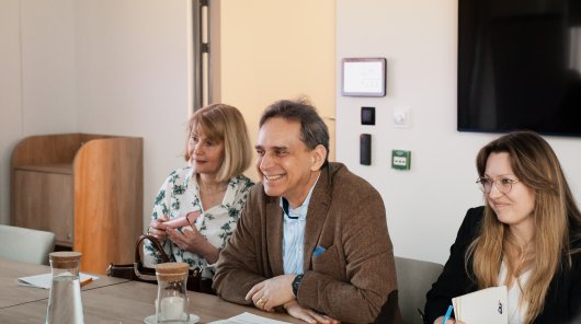 zdjęcie - przedstawiciele UODO spotkali się z IAB Polska, by omówić wątpliwości związane ze stosowaniem rozporządzenia 2024/900 w sprawie przejrzystości i targetowania reklamy politycznej. 