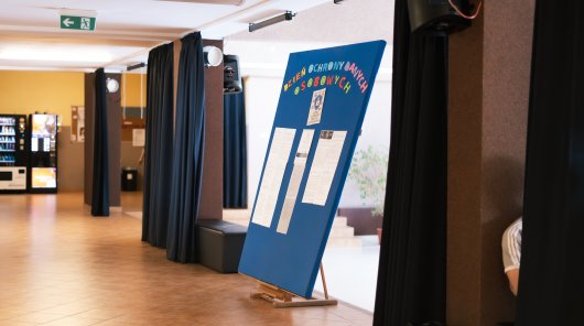 zdjęcie - Natalia Misiuk, zastępca dyrektora Departamentu Inicjatyw Edukacyjnych UODO wygłosiła wykład dla uczniów XLI Liceum Ogólnokształcącym im. Joachima Lelewela w Warszawie.