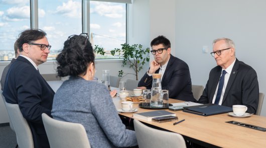 zdjęcie z 28 kwietnia, gdzie w siedzibie UODO odbyło się spotkanie prezesa Urzędu Ochrony Danych Osobowych, Mirosława Wróblewskiego z prezesem Naczelnej Rady Lekarskiej, Łukaszem Jankowskim