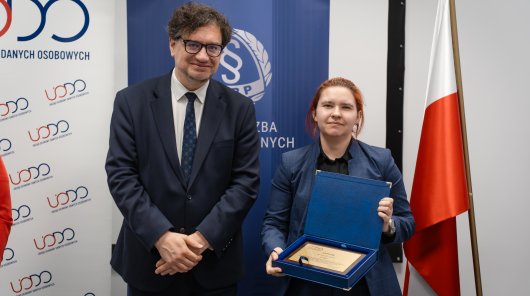 zdjęcie z 11 czerwca 2026 r., gdzie w siedzibie Urzędu Ochrony Danych Osobowych odbyło się uroczyste wręczenie nagród laureatom XIV edycji konkursu na esej dla studentów prawa i administracji.
