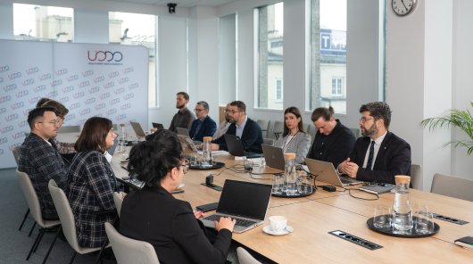 Zdjęcie - 21 lipca 2026 r. w siedzibie Urzędu Ochrony Danych Osobowych odbyło się spotkanie przedstawicieli Urzędu Ochrony Danych Osobowych oraz Urzędu Komunikacji Elektronicznej