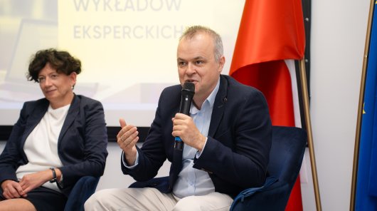 zdjęcie "Sztuczna inteligencja a prawo" – to tytuł trzeciego już trzeciego wykładu w ramach Cyklu Otwartych Wykładów Eksperckich organizowanych przez Urząd Ochrony Danych Osobowych