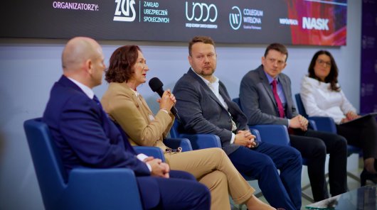 Zdjęcie uczestników panelu podczas seminarium ZUS i UODO w Legnicy 